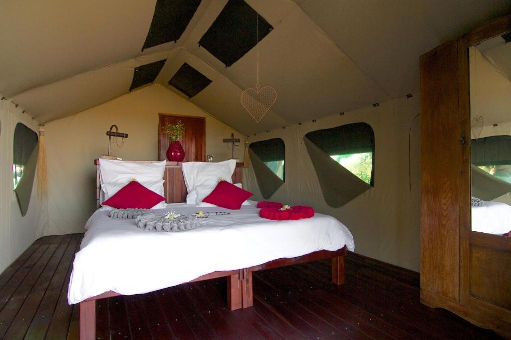 Nkasa Lupala Tented Lodge Sangwali Extérieur photo